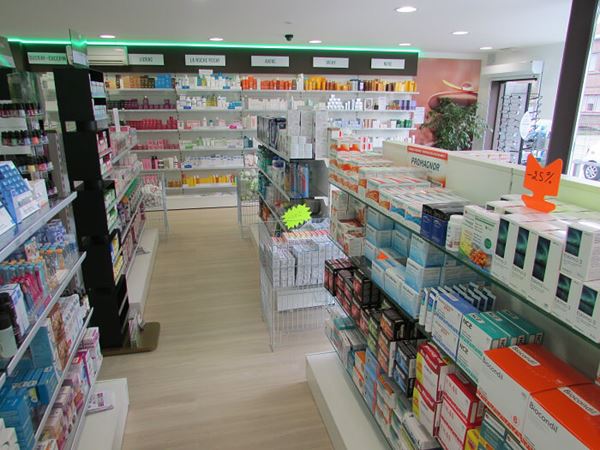 Mobilier de magasin parapharmacie