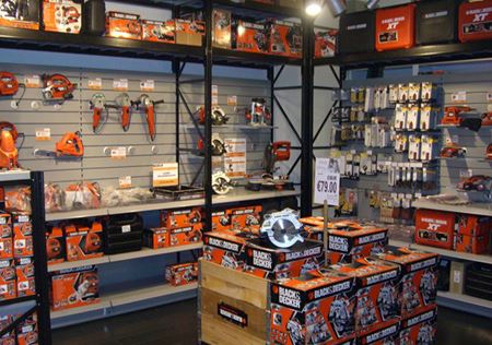 aménagement magasin grossiste en électro bricolage